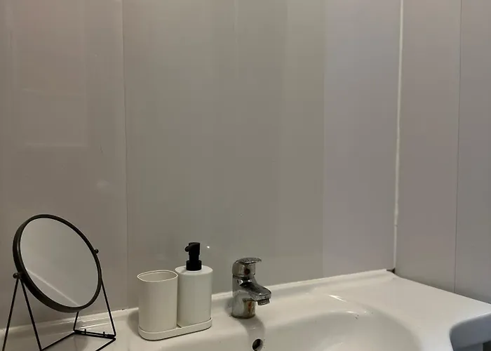 The Kliefs - Virtual Check-in Hostel Βίλνιους